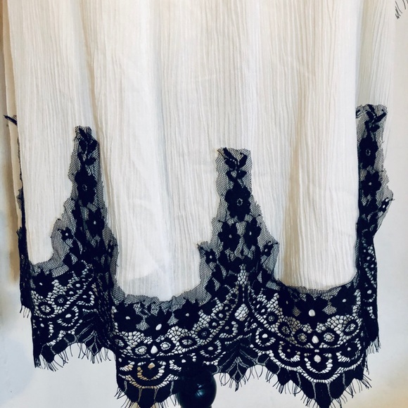 Women's dress - Picture 2 of 7